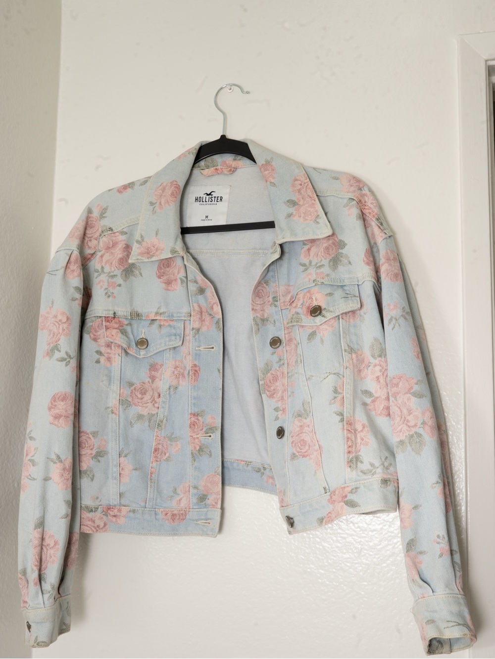 💐 Hollister Floral Crop Denim Jacket